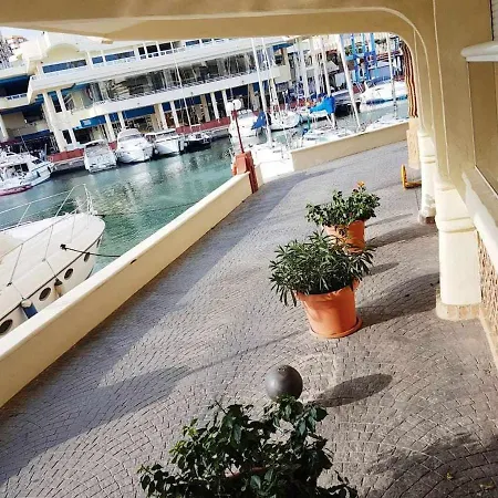 Lujoso En De La Isla De Puerto Marina *